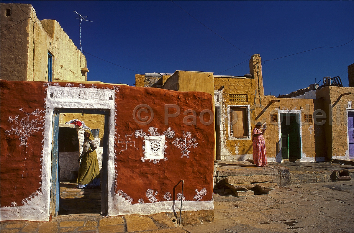Painted houses in Jaisalmer Fort, Jaisalmer, Rajasthan, India
 (cod:India 31)